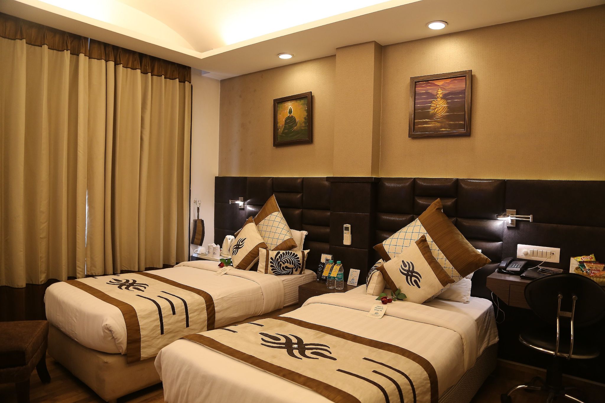 Premium Twin Bed room -Local id not allowed