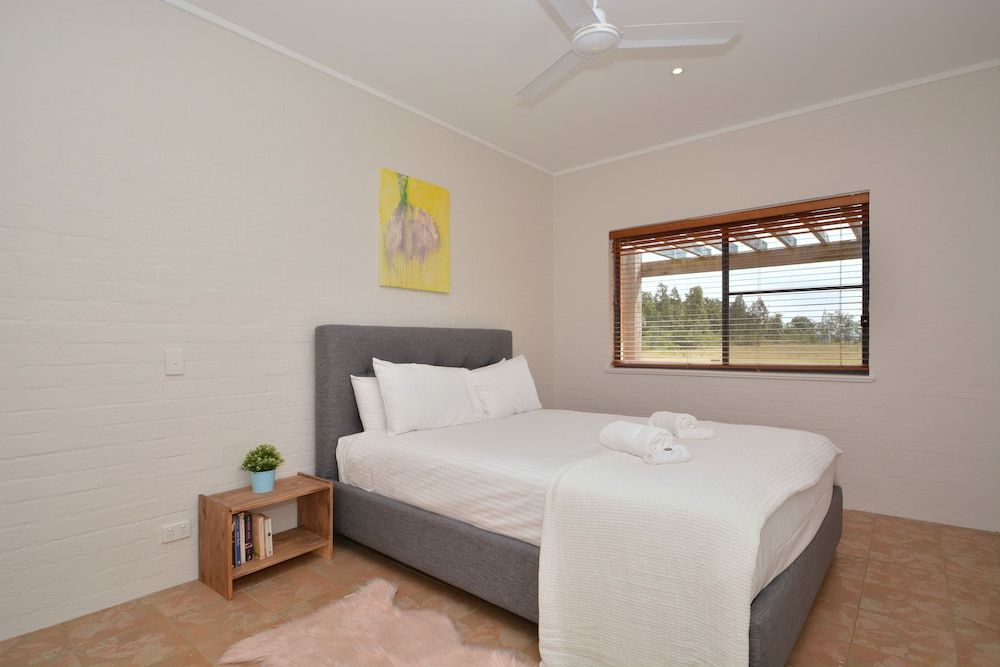 House, 5 Bedrooms, Garden View