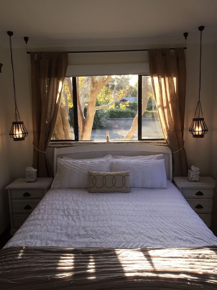 Classic Double Room, Garden View (The Singer Room )