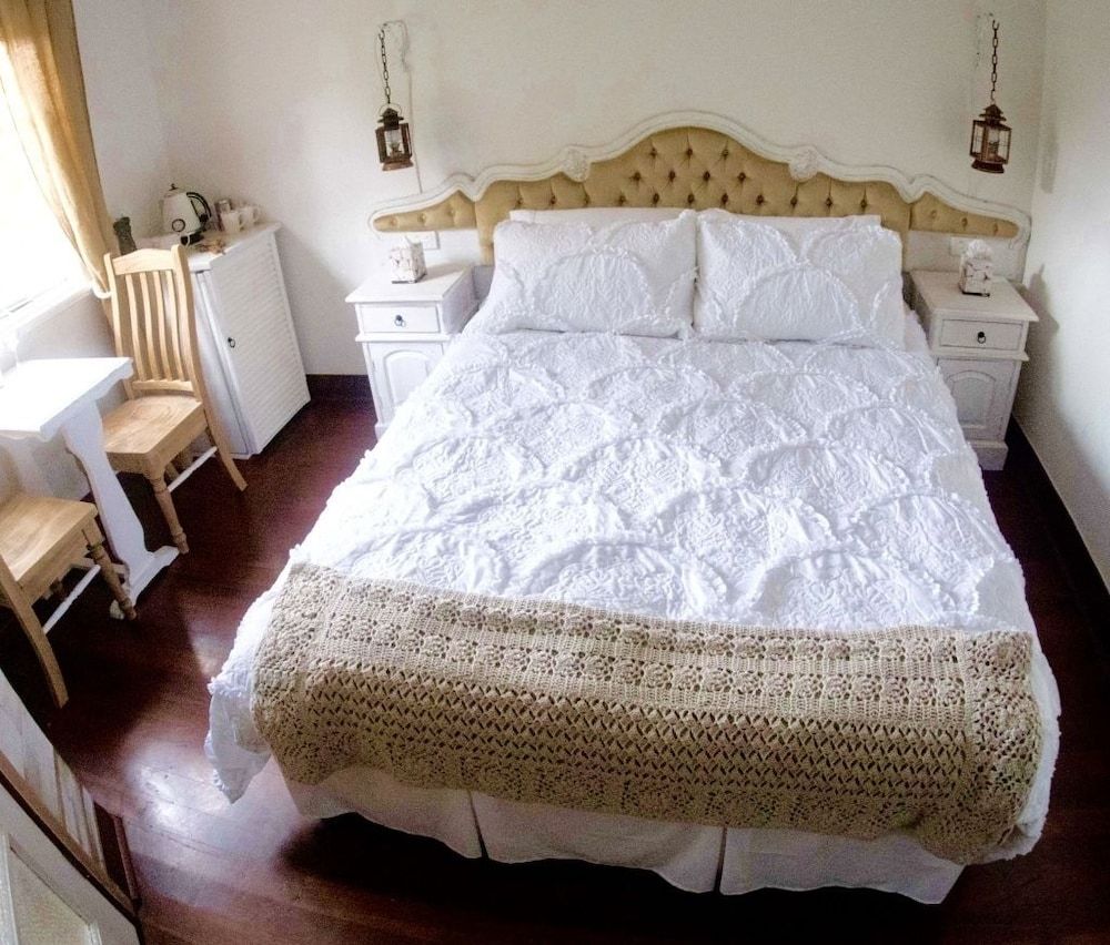 Romantic Double Room, Garden View (Molly's Room)