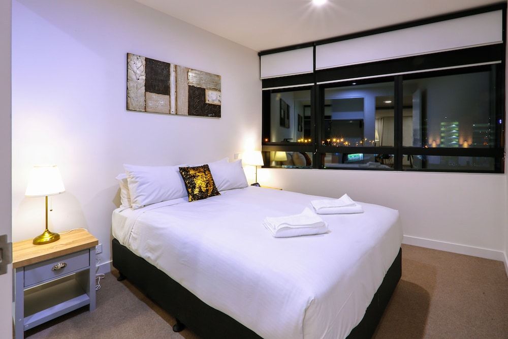 1 Bedroom plus Study Executive