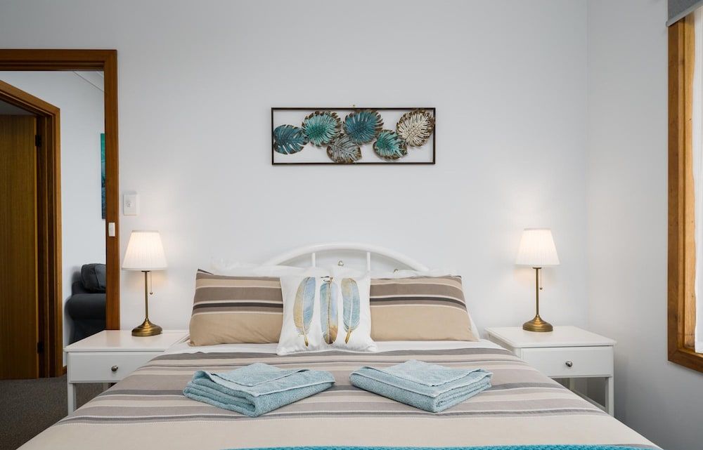 Family House, 3 Bedrooms, 2 Bathrooms, Bay View (Jireh House)