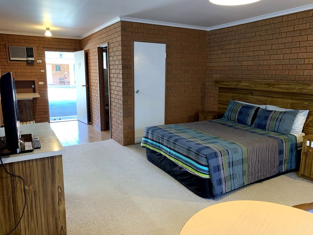Kingswood Motel Deluxe Double or Twin Room