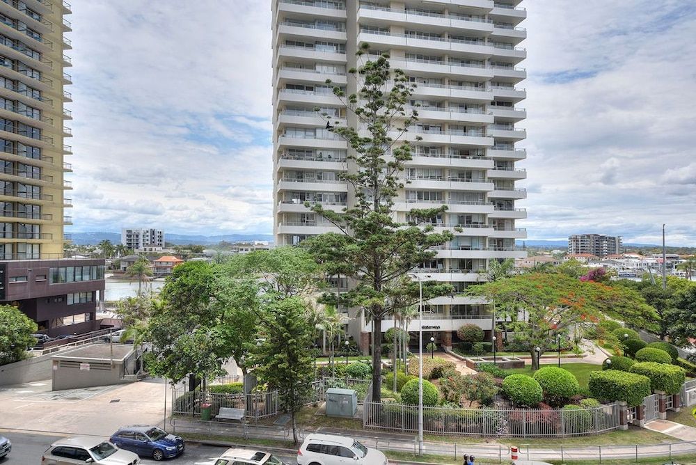 GCA Chevron Renaissance Standard Apartment, 2 Bedrooms, River View 10