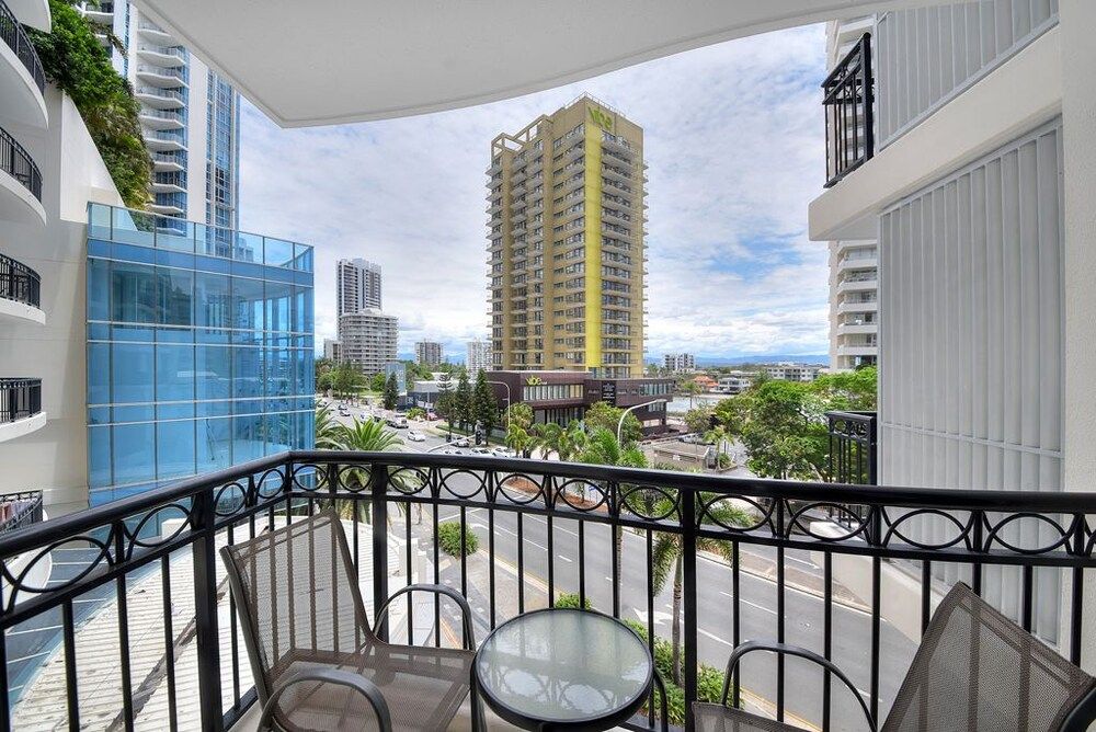 GCA Chevron Renaissance Standard Apartment, 2 Bedrooms, River View 9