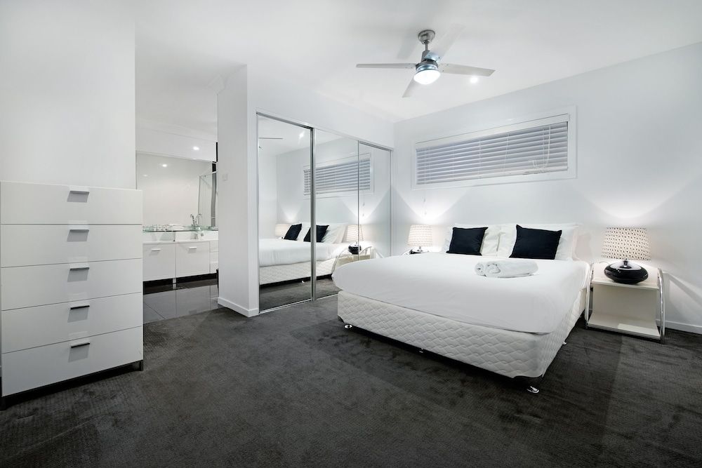 undefined Amalfi Executive 5 Bedroom Home 8