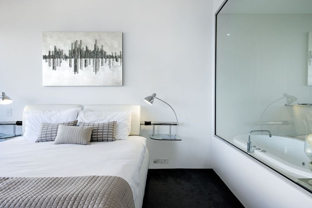 City Apartment, 3 Bedrooms, 2 Bathrooms, City View