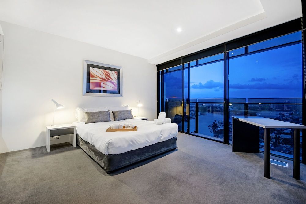 Classic Apartment, 1 Bedroom, Canal View