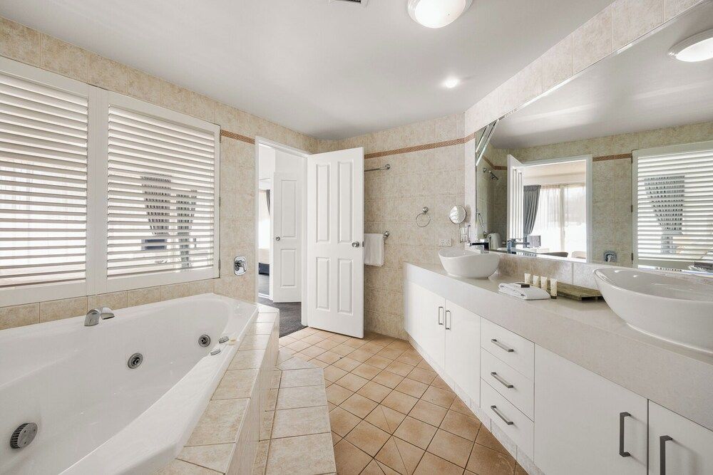 Holiday Holiday Sun City Apartments Deluxe Apartment, 3 Bedrooms, Ensuite, Ocean View 9