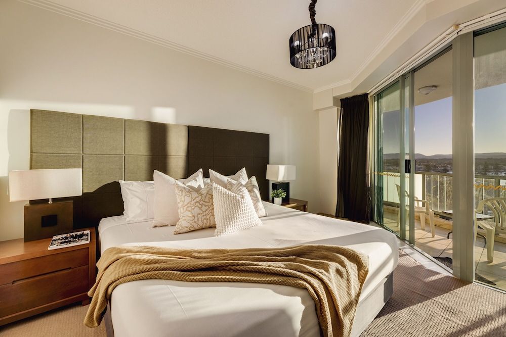 undefined Holiday Holiday Sun City Apartments 3