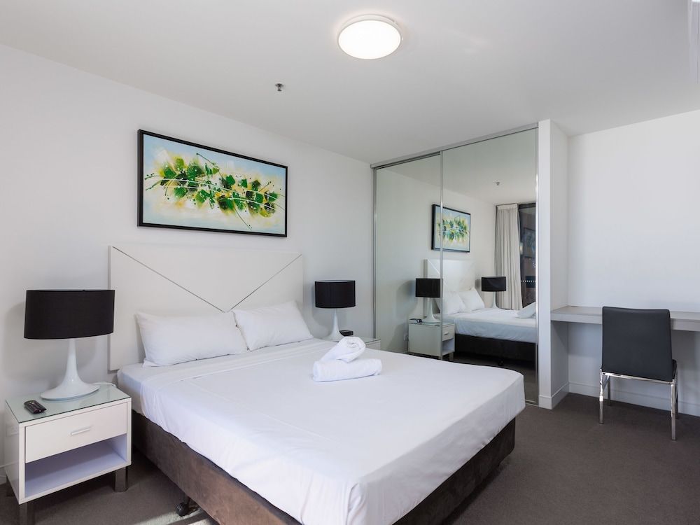 Serain Residences On Surfers Private Apartments Middle Level One Bedroom Apartment with Ocean View 2