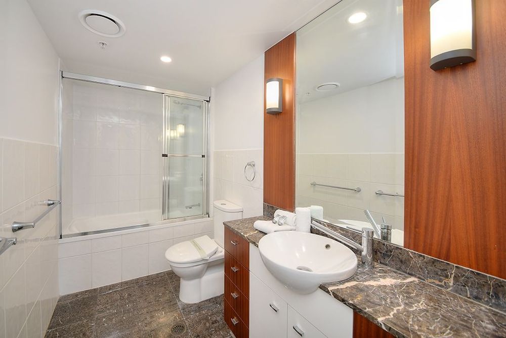 Deluxe Chevron Renaissance Deluxe Apartment, 3 Bedrooms, Accessible, Ocean View 7