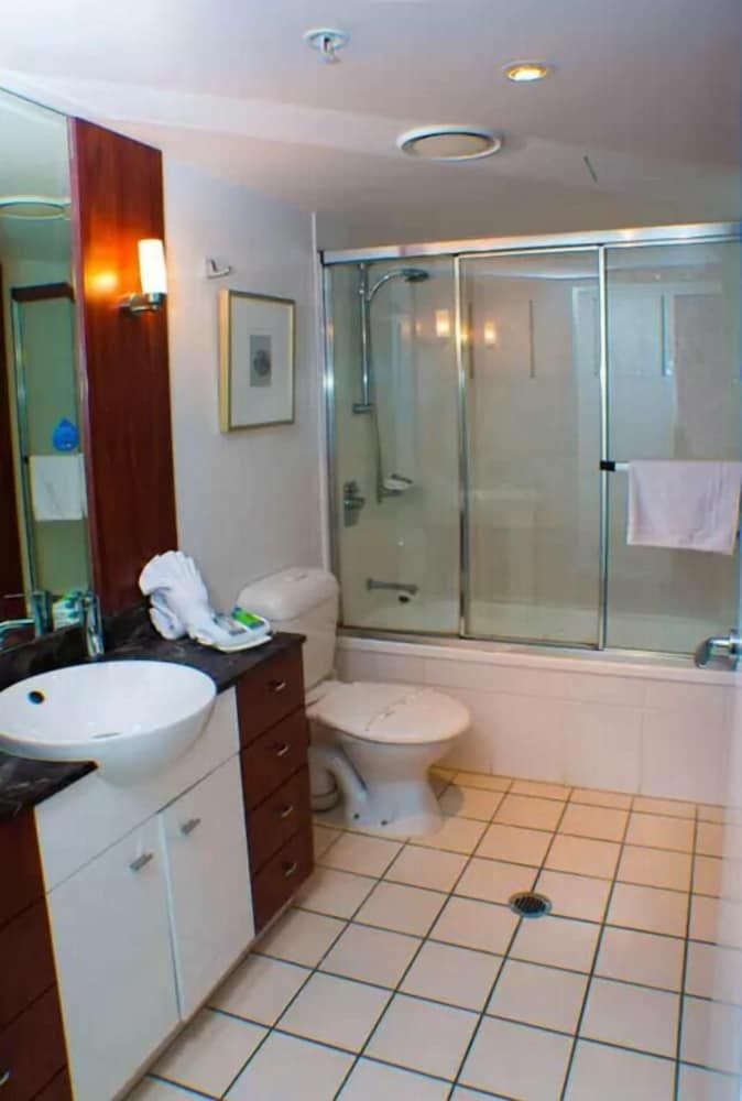 Deluxe Chevron Renaissance Deluxe Apartment, 2 Bedrooms, Accessible, Ocean View 8