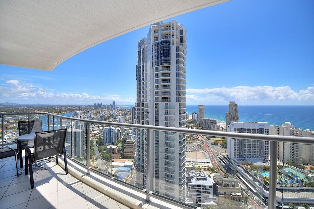 Deluxe Chevron Renaissance Deluxe Apartment, 3 Bedrooms, Accessible, Ocean View 6