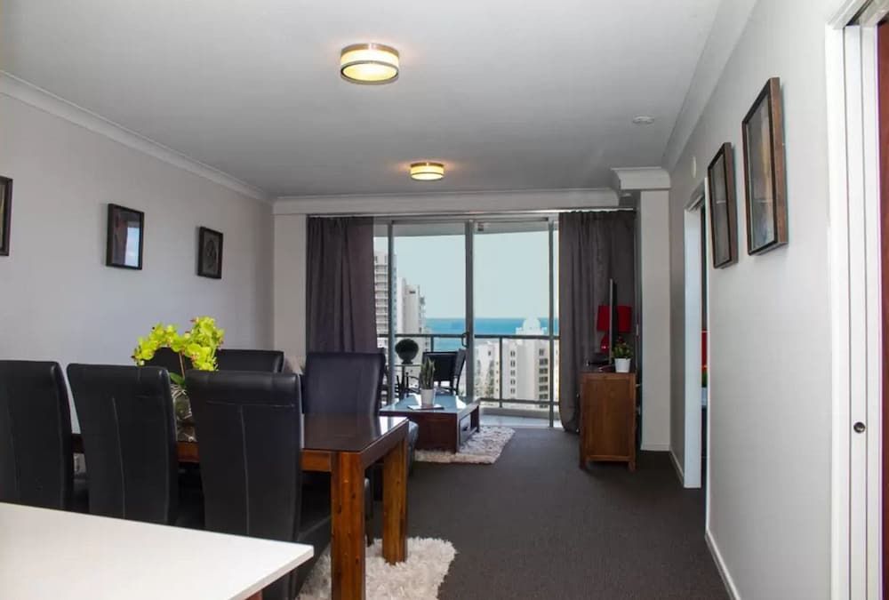 Deluxe Chevron Renaissance Deluxe Apartment, 2 Bedrooms, Accessible, Ocean View 10