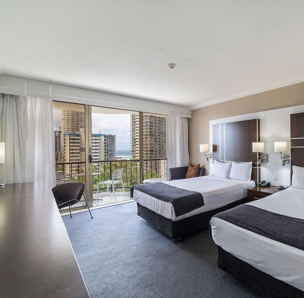 L7 Surfers Paradise Apartment Deluxe Quadruple Room 2