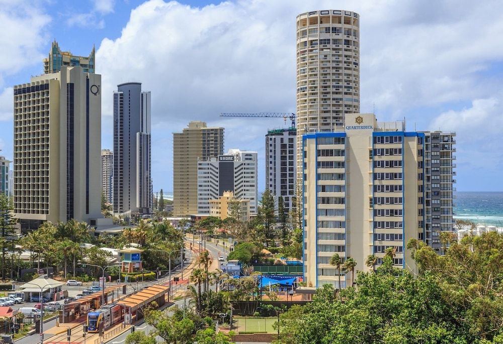 L7 Surfers Paradise Apartment Deluxe Quadruple Room 5