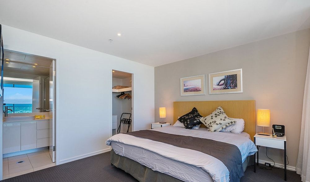 Pelicanstay Surfer Paradise Condo Hotel One Bedroom Apartment 2