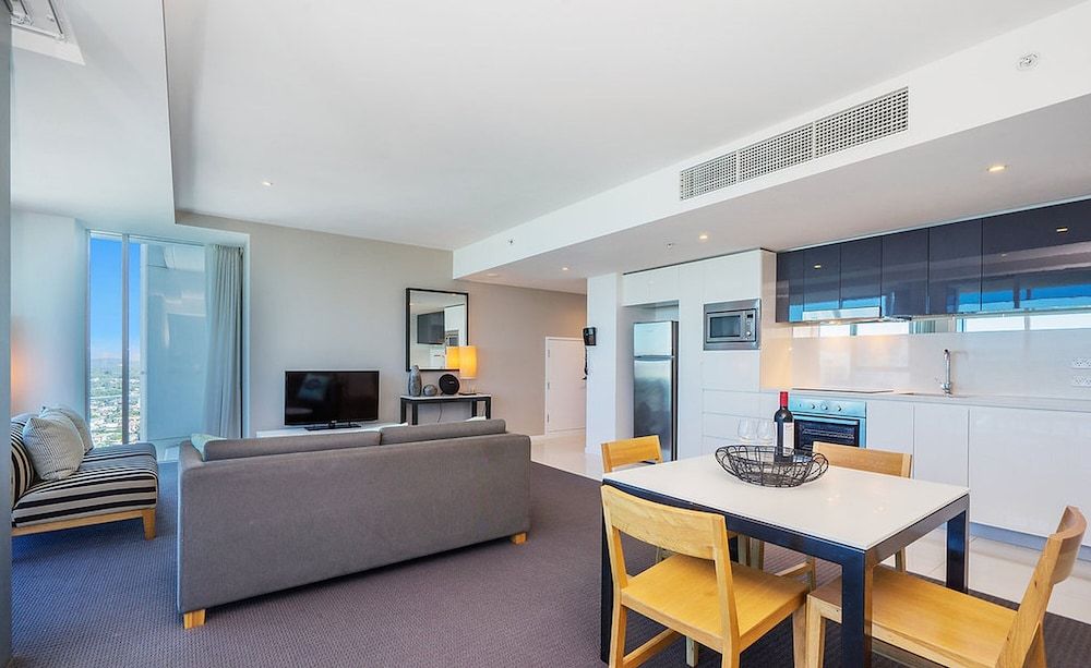 Pelicanstay Surfer Paradise Condo Hotel One Bedroom Apartment 11