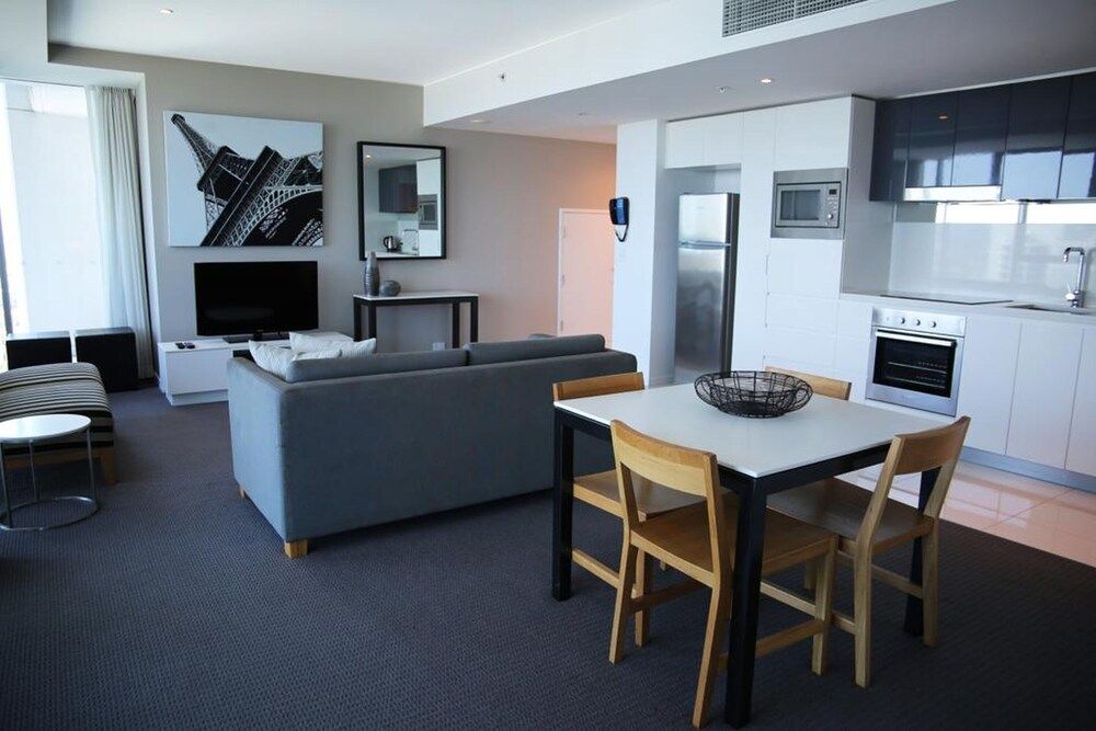 Pelicanstay Surfer Paradise Condo Hotel One Bedroom Apartment 10