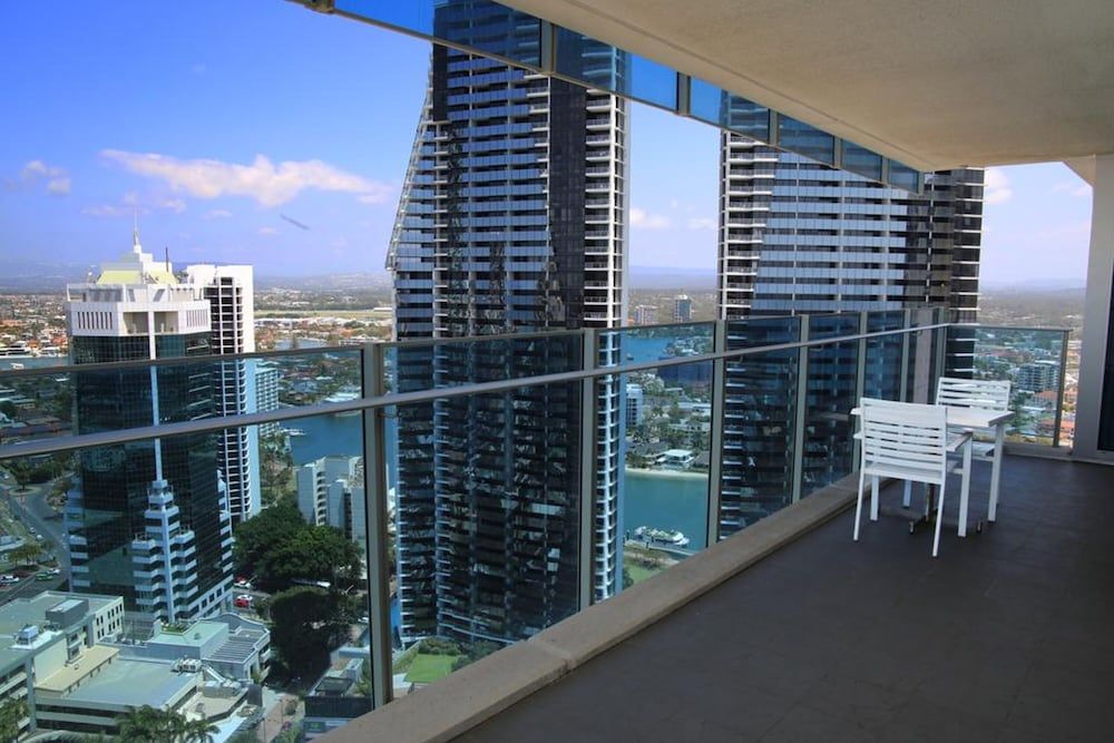 Pelicanstay Surfer Paradise Condo Hotel One Bedroom Apartment 6
