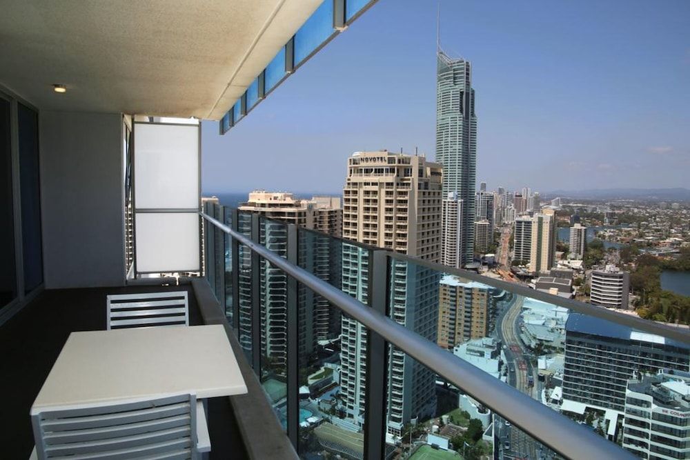 Pelicanstay Surfer Paradise Condo Hotel One Bedroom Apartment 5