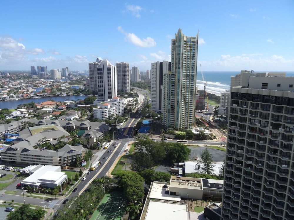 2 and 3 Bedroom Apartments within Crown Towers Apartment, 2 Bedrooms, Non Smoking, Ocean View 7
