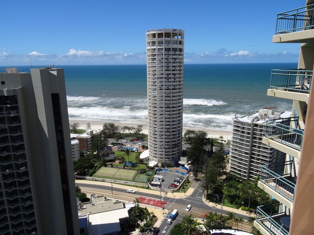 2 and 3 Bedroom Apartments within Crown Towers Apartment, 2 Bedrooms, Non Smoking, Ocean View 5