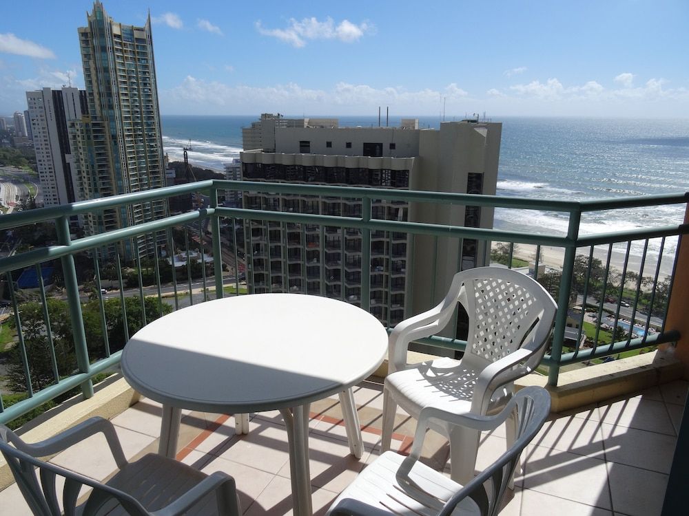 2 and 3 Bedroom Apartments within Crown Towers Apartment, 2 Bedrooms, Non Smoking, Ocean View 4