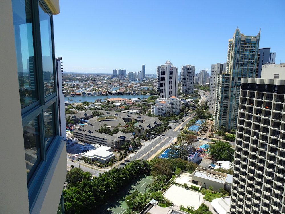 2 and 3 Bedroom Apartments within Crown Towers Apartment, 3 Bedrooms, Non Smoking, Ocean View 11