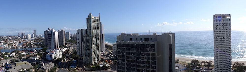 2 and 3 Bedroom Apartments within Crown Towers Apartment, 2 Bedrooms, Non Smoking, Ocean View 6