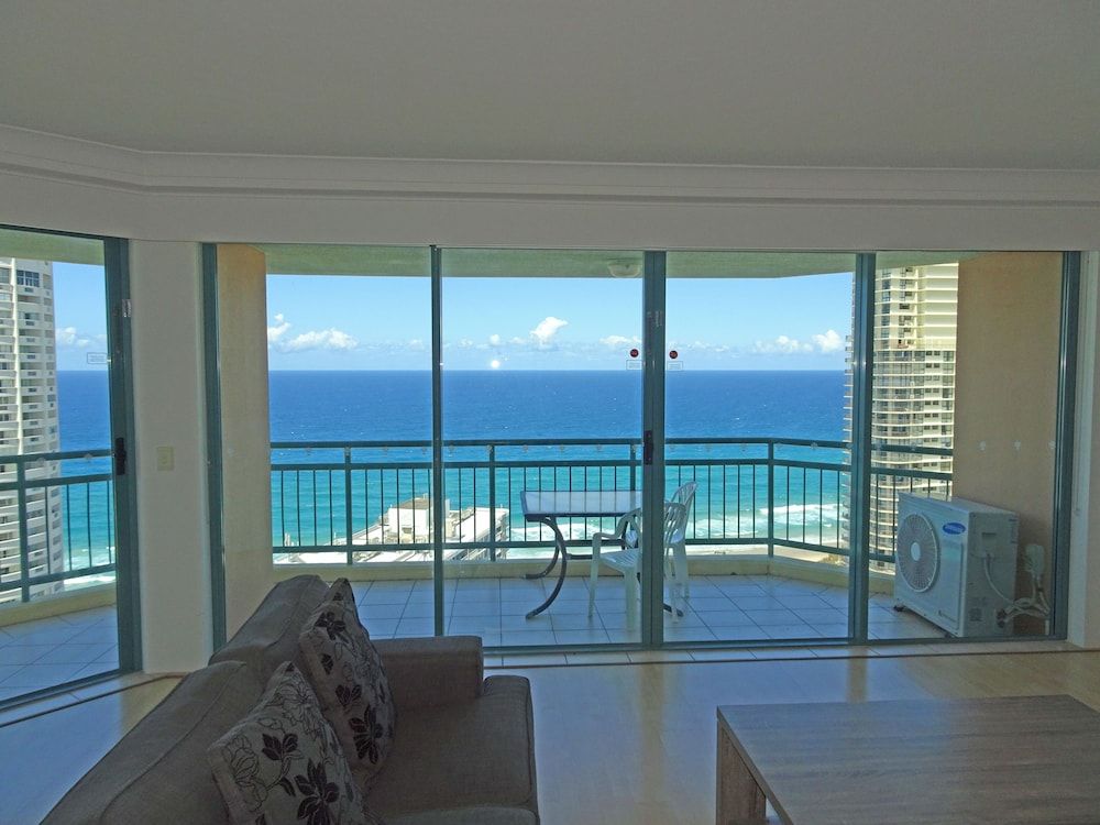 2 and 3 Bedroom Apartments within Crown Towers Apartment, 3 Bedrooms, Non Smoking, Ocean View 8