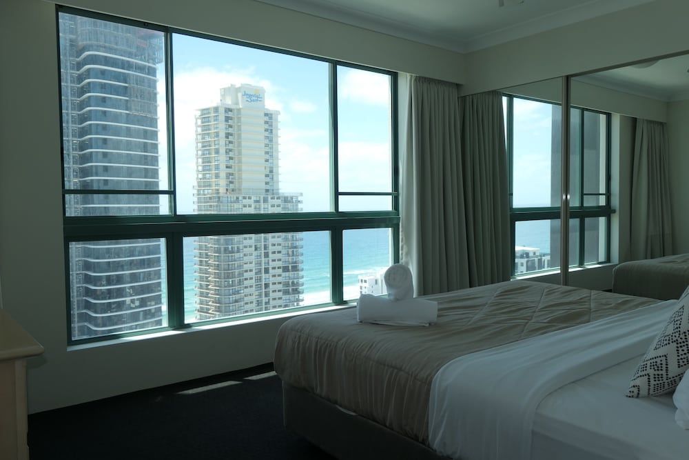 2 and 3 Bedroom Apartments within Crown Towers Apartment, 3 Bedrooms, Non Smoking, Ocean View 5
