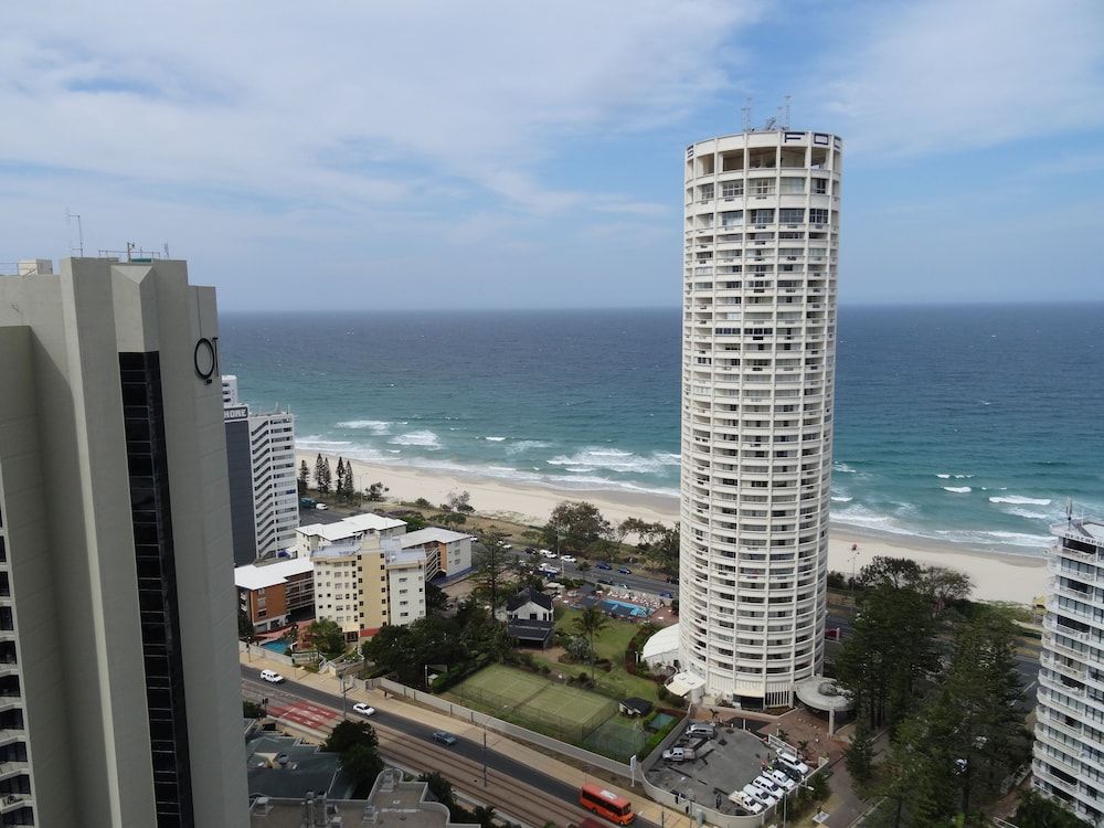 2 and 3 Bedroom Apartments within Crown Towers Apartment, 3 Bedrooms, Non Smoking, Ocean View 10
