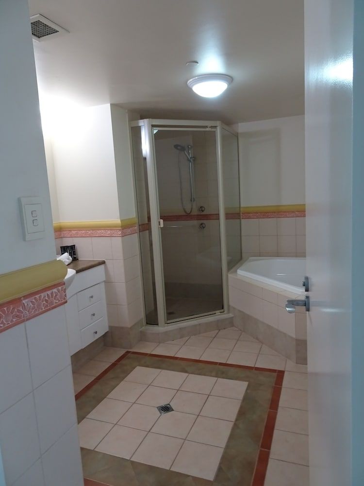 2 and 3 Bedroom Apartments within Crown Towers Apartment, 3 Bedrooms, Non Smoking, Ocean View 14