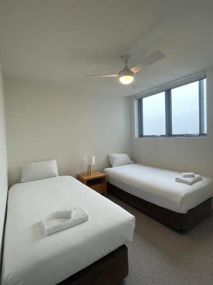 Serenity Surfers Paradise Signature Apartment, 2 Bedrooms, Balcony, City View 2