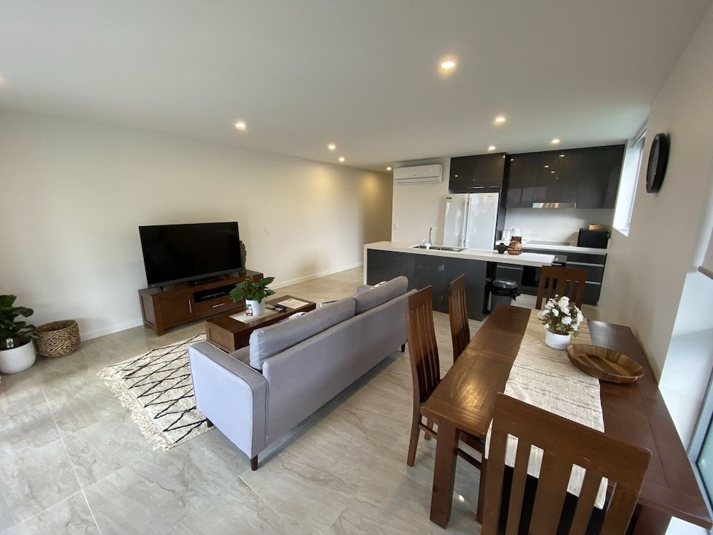 Serenity Surfers Paradise Family Apartment, 2 Bedrooms, Balcony 6