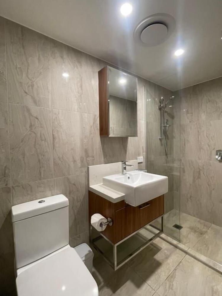 Serenity Surfers Paradise Signature Apartment, 2 Bedrooms, Balcony, City View 6