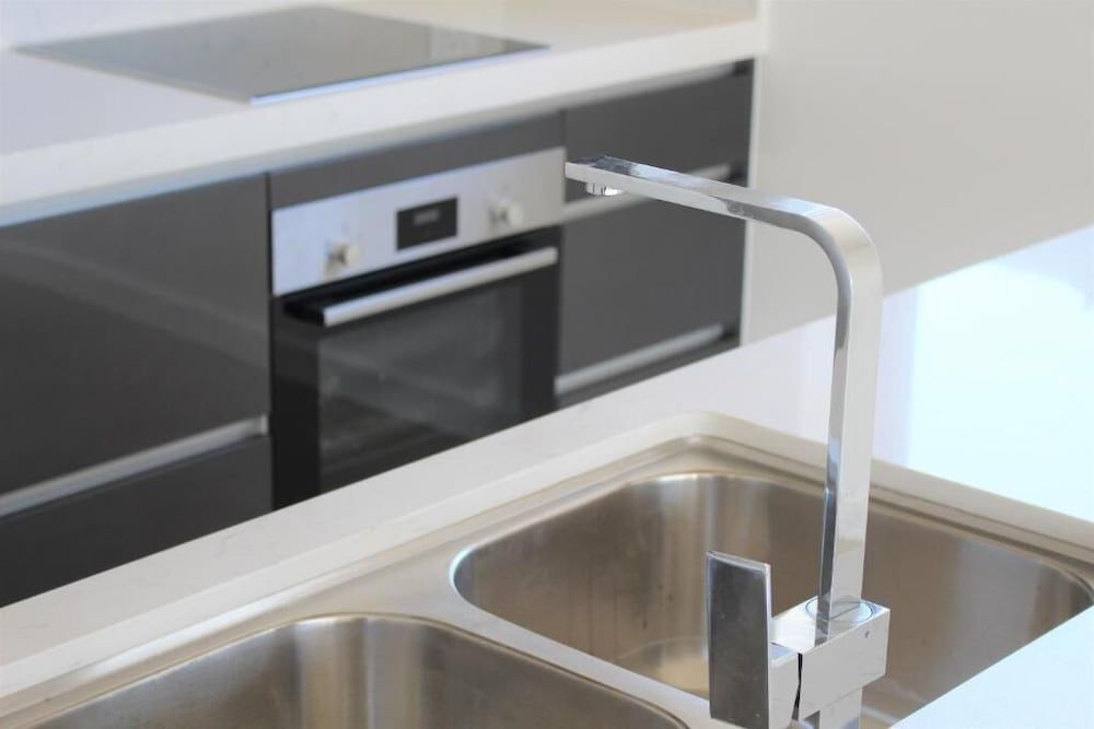 Serenity Surfers Paradise Signature Apartment, 2 Bedrooms, Balcony, City View 4