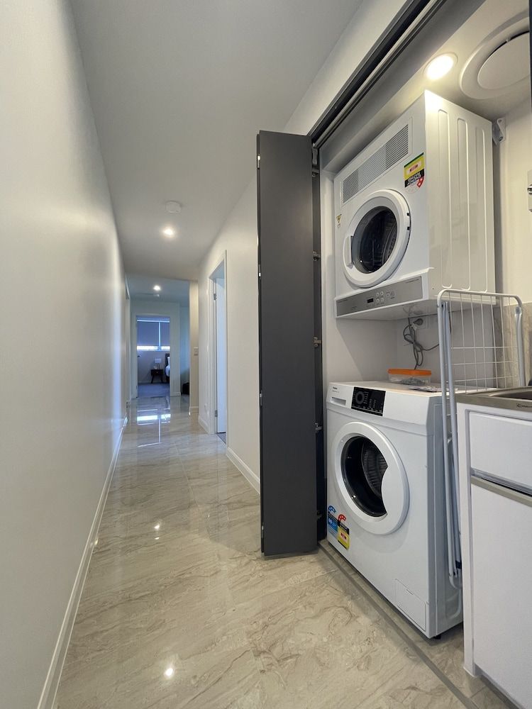 Serenity Surfers Paradise Family Apartment, 2 Bedrooms, Balcony 8