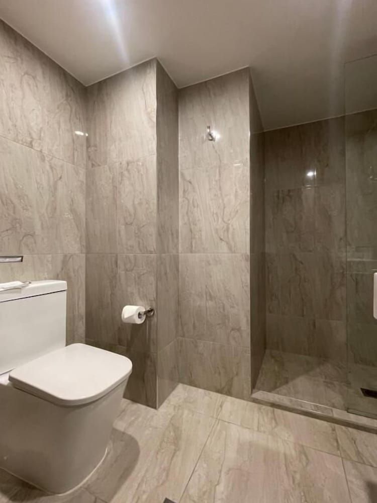 Serenity Surfers Paradise Signature Apartment, 2 Bedrooms, Balcony, City View 5