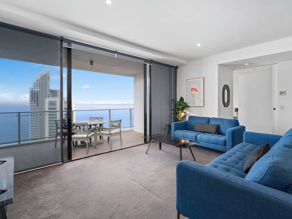 Circle on Cavill - Coastal Letting Superior Apartment 6