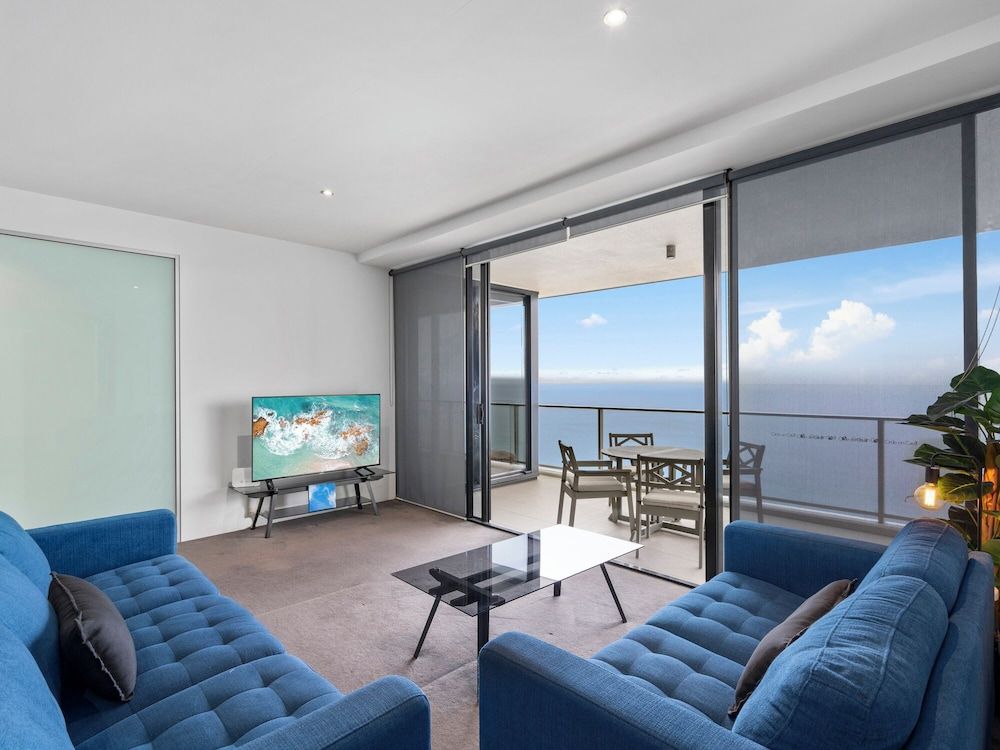 Circle on Cavill - Coastal Letting Superior Apartment 7