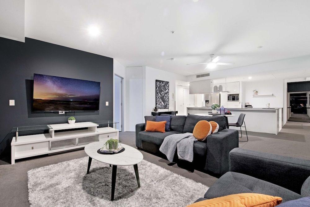 Circle on Cavill - Wow Stay 3 Bedroom 2 Bathroom Low Floor Apartment