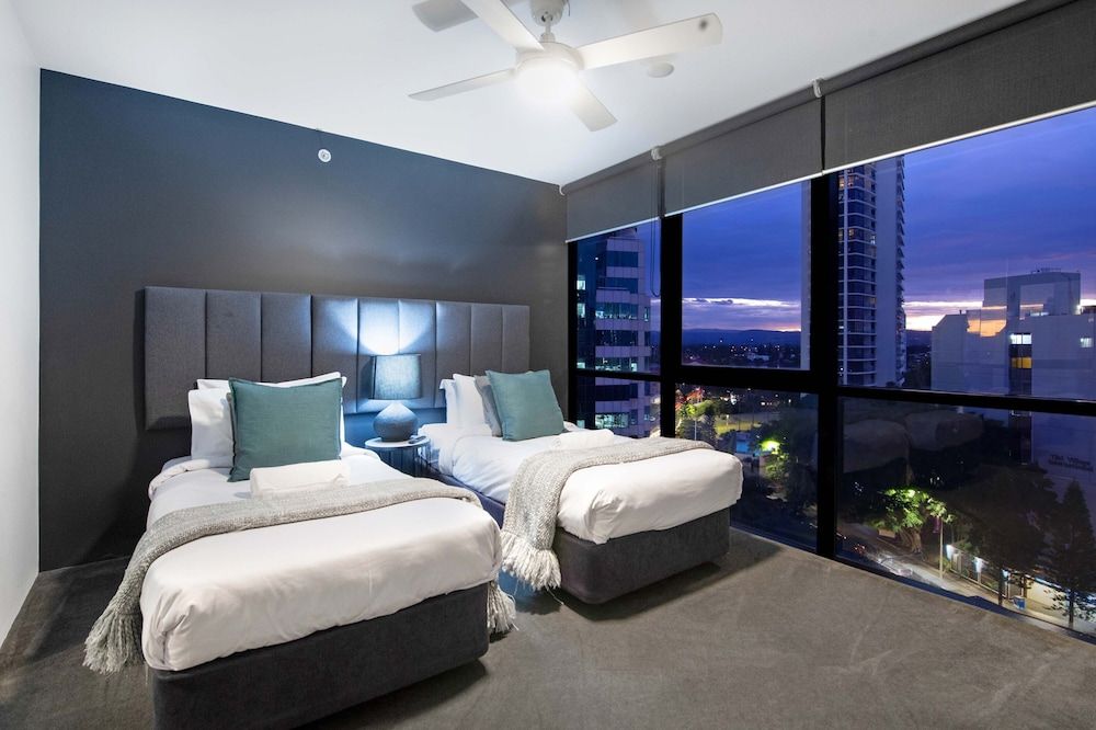 Circle on Cavill - Wow Stay 3 Bedroom 2 Bathroom Low Floor Apartment 2