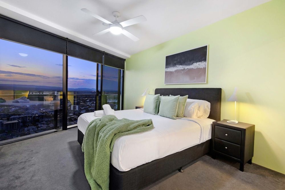 Circle on Cavill - Wow Stay 1 Bedroom plus Study - Hinterland View 6