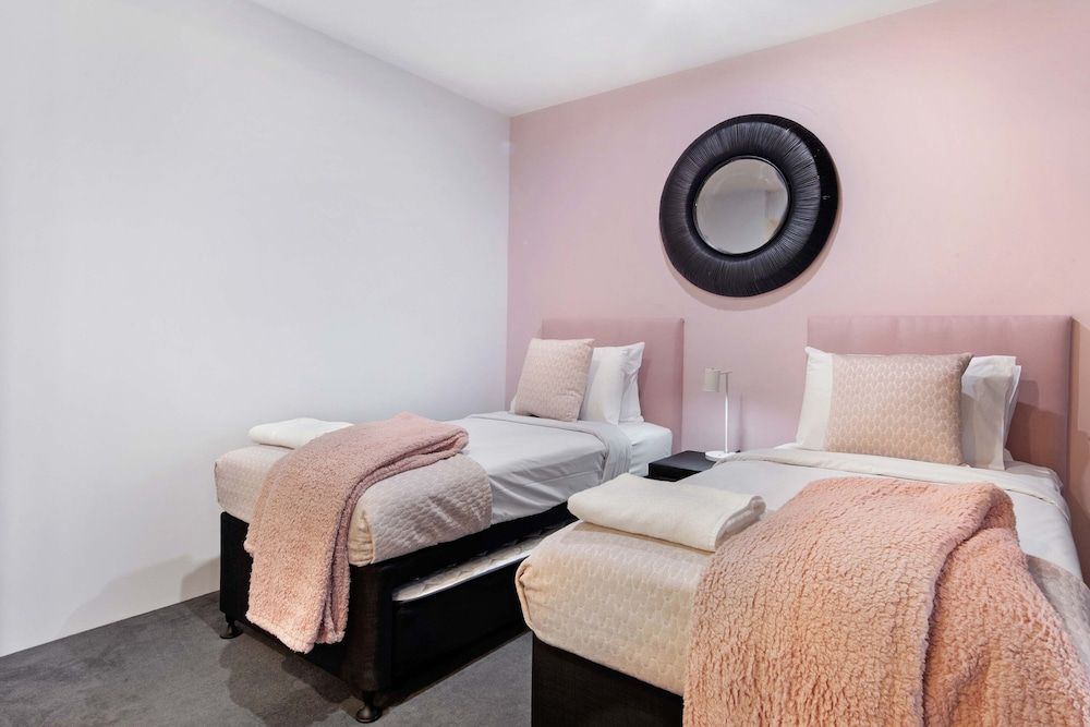 Circle on Cavill - Wow Stay 1 Bedroom plus Study - Hinterland View