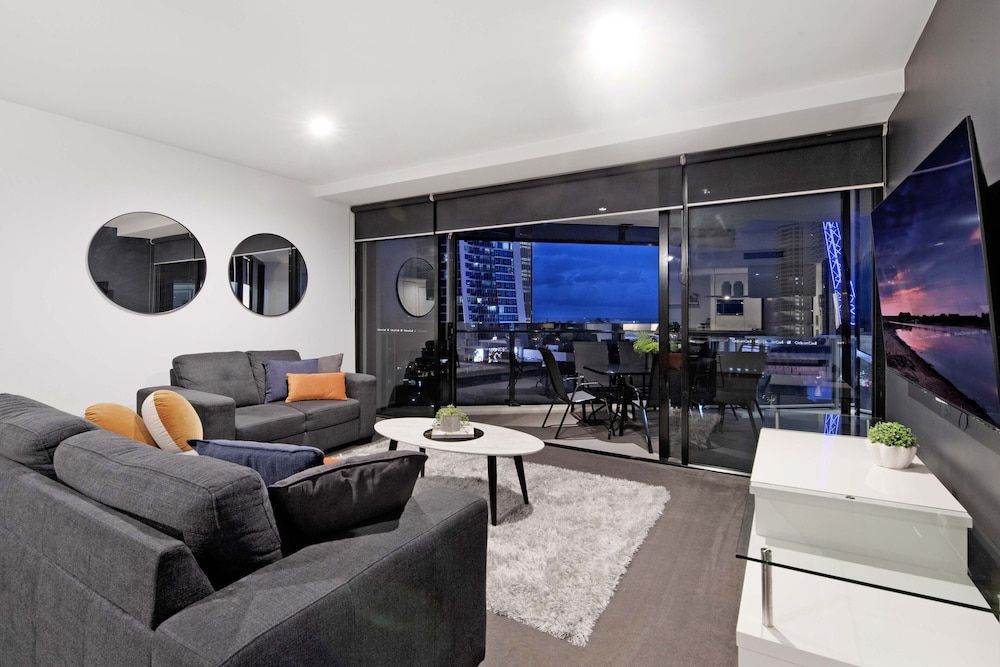 Circle on Cavill - Wow Stay 3 Bedroom 2 Bathroom Low Floor Apartment 9