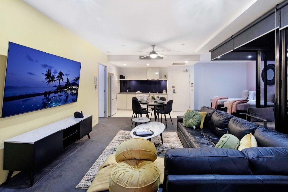 Circle on Cavill - Wow Stay 1 Bedroom plus Study - Hinterland View 21