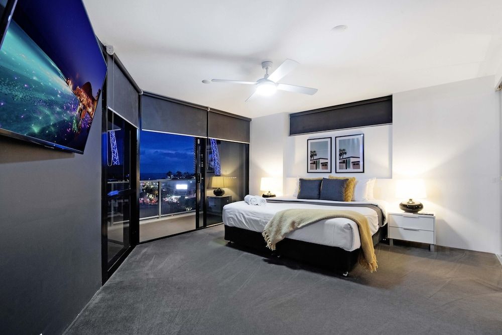 Circle on Cavill - Wow Stay 3 Bedroom 2 Bathroom Low Floor Apartment 3